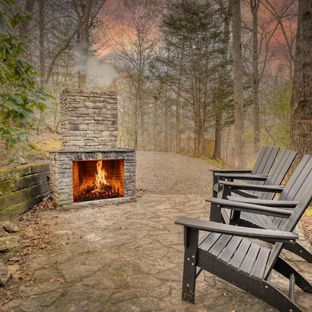 Secluded Sunrise Ridge-10 Min From Blue Ridge, King Beds, Hot Tub, 2 Porches, Fireplace Wood Burning, Mountain View, Cozy
